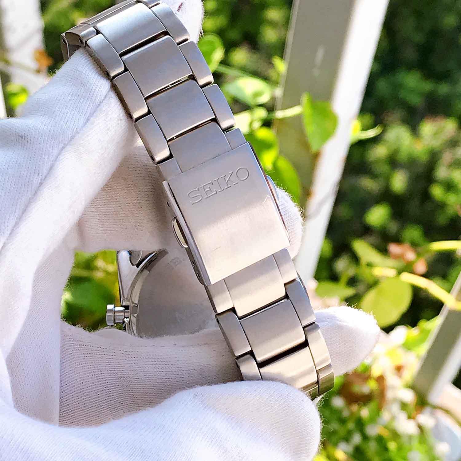 Seiko Solar Chronograph SSC771P1 used (9).jpg