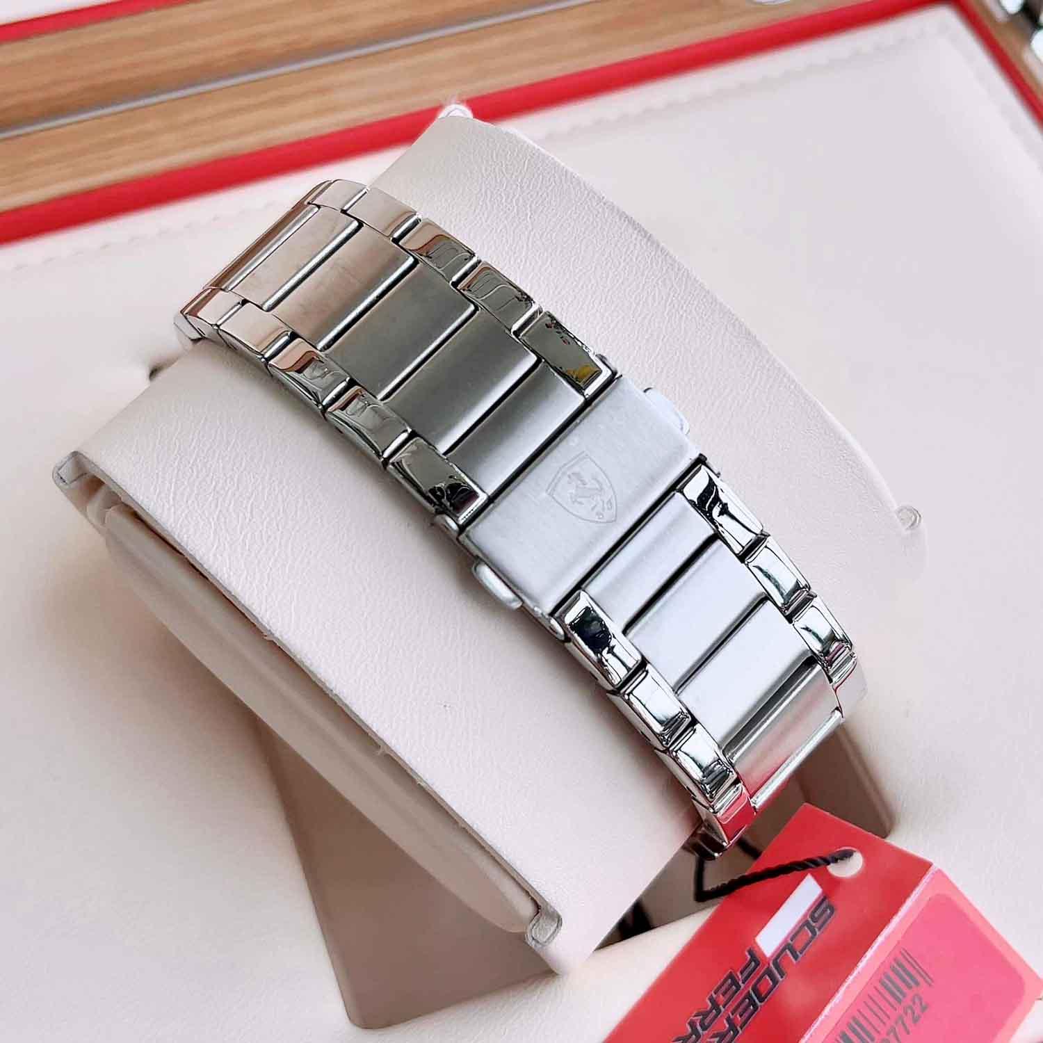 Ferrari 830831 (8).jpg