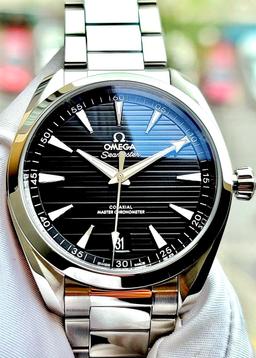 Omega Aqua Terra Master Chronometer 8900 Black Dial 220.10.41.21.01.001 like new