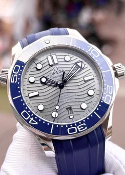 Omega Seamaster Diver 300 Co-Axial Master Chronometer Grey 210.32.42.20.06.001 21032422006001 used