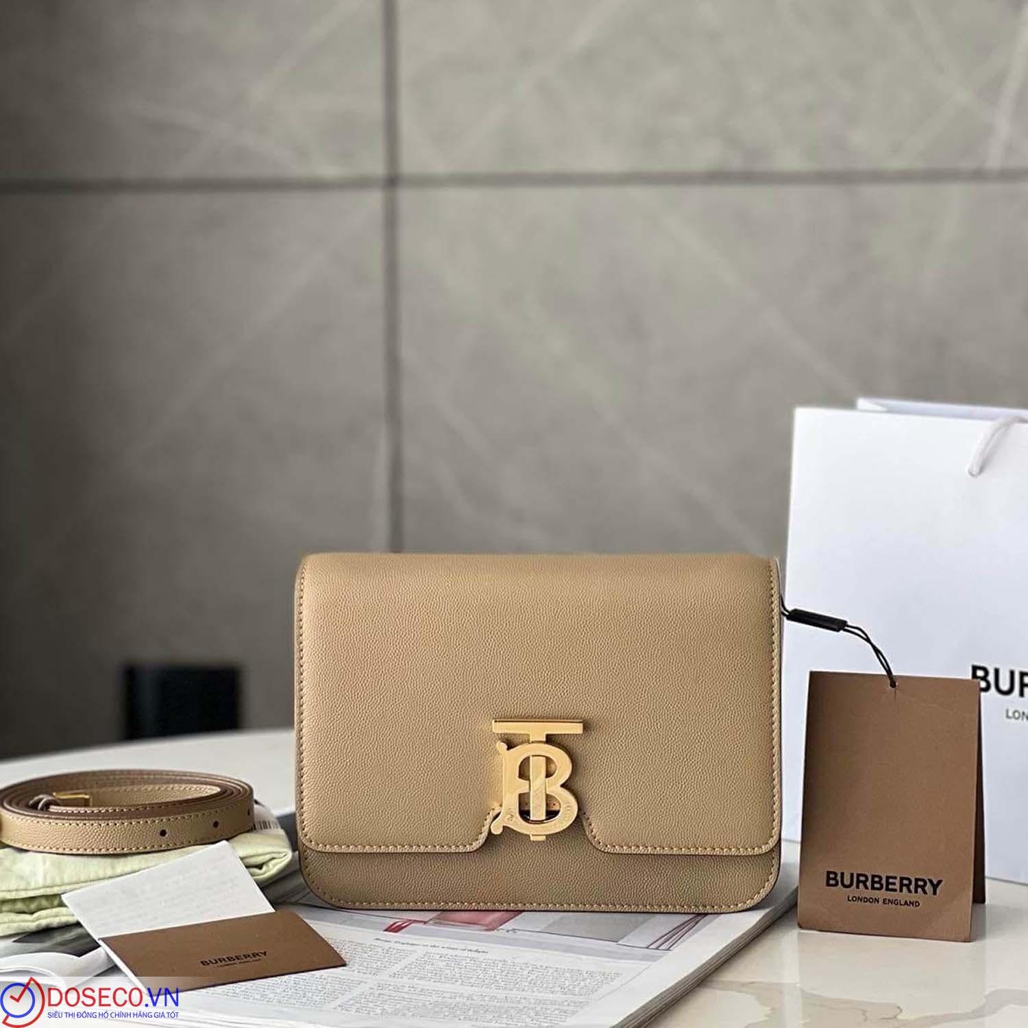 Burberry8020641 (1).jpg
