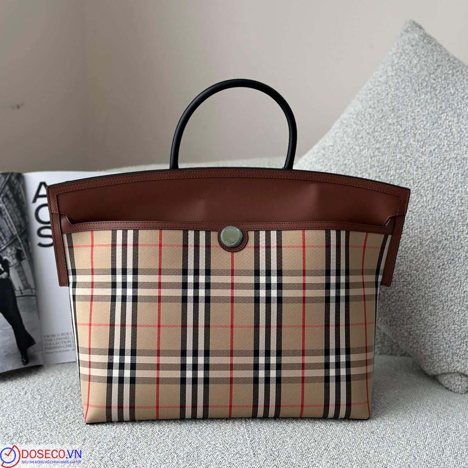 Burberry80230191 (1).jpg
