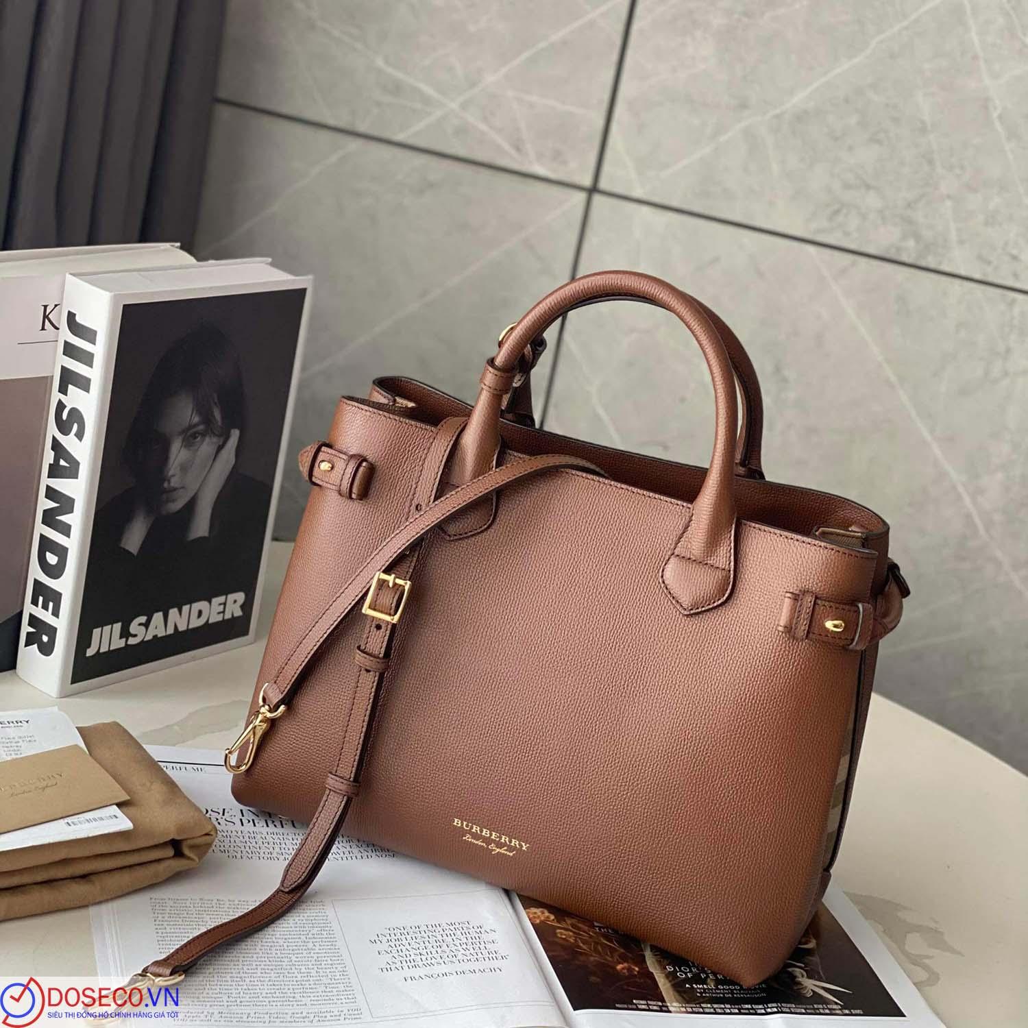 Burberry80365031 (1).jpg