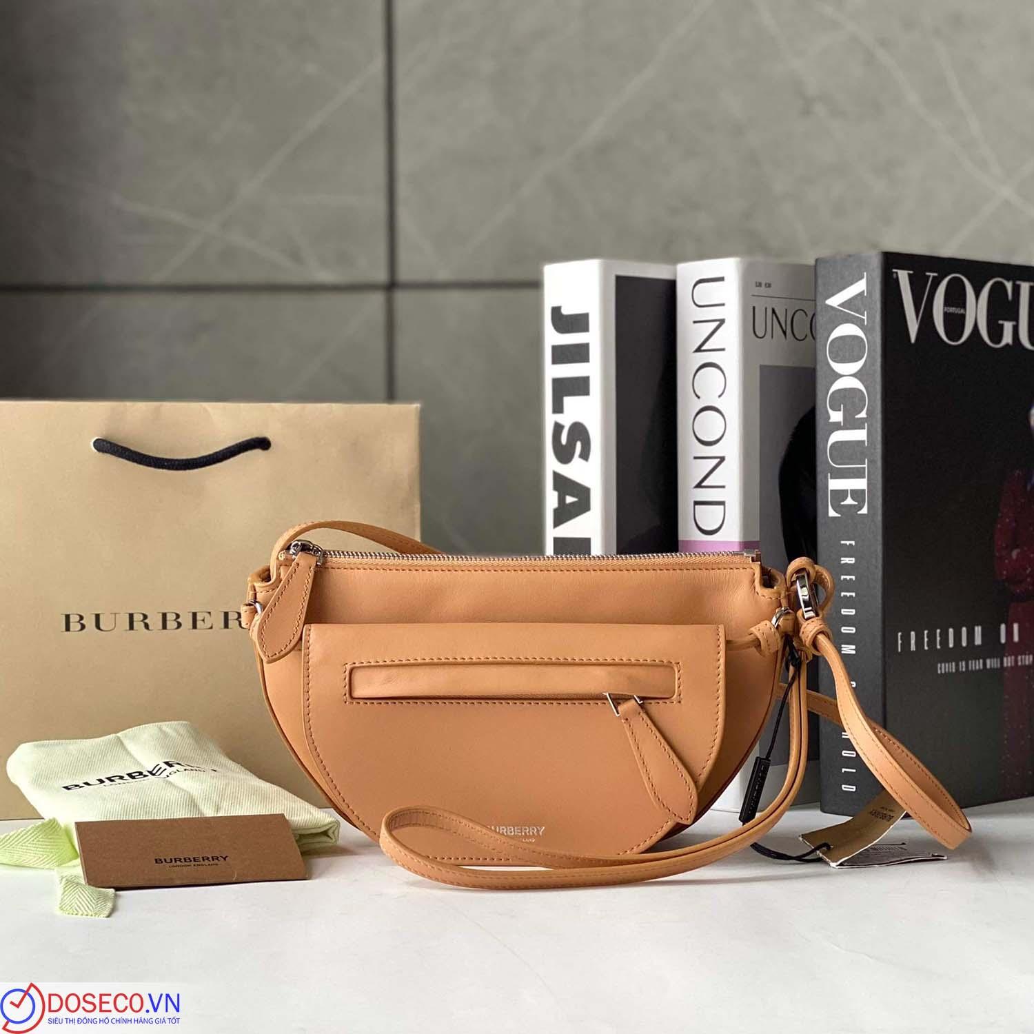 Burberry80407181 (1).jpg