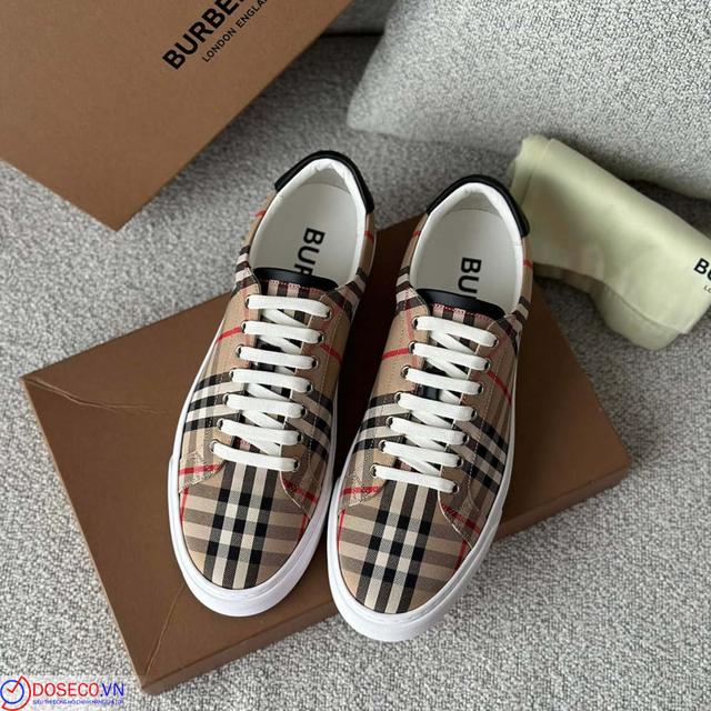 Giày (dép) Burberry 80497761007 Size 42US 8EU