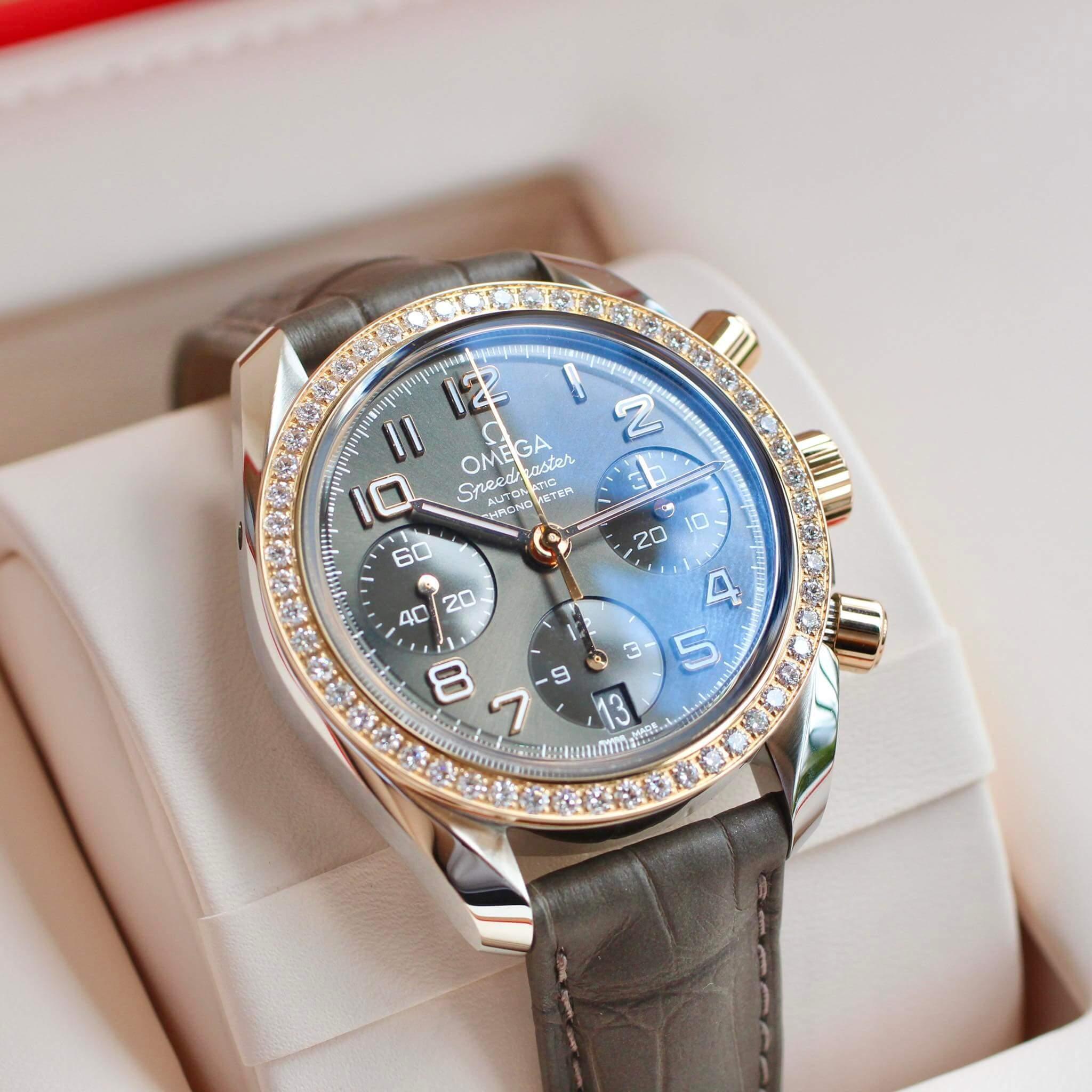 Omega Speedmaster 324.28.38.40.06.001 (1).jpg