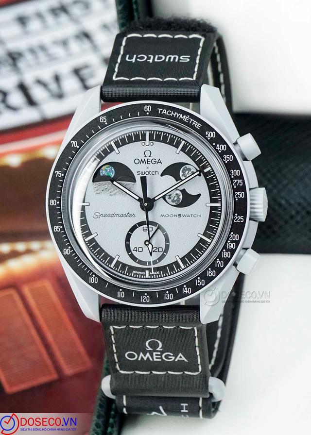 Swatch Omega Mission to Earthphase SO33M700