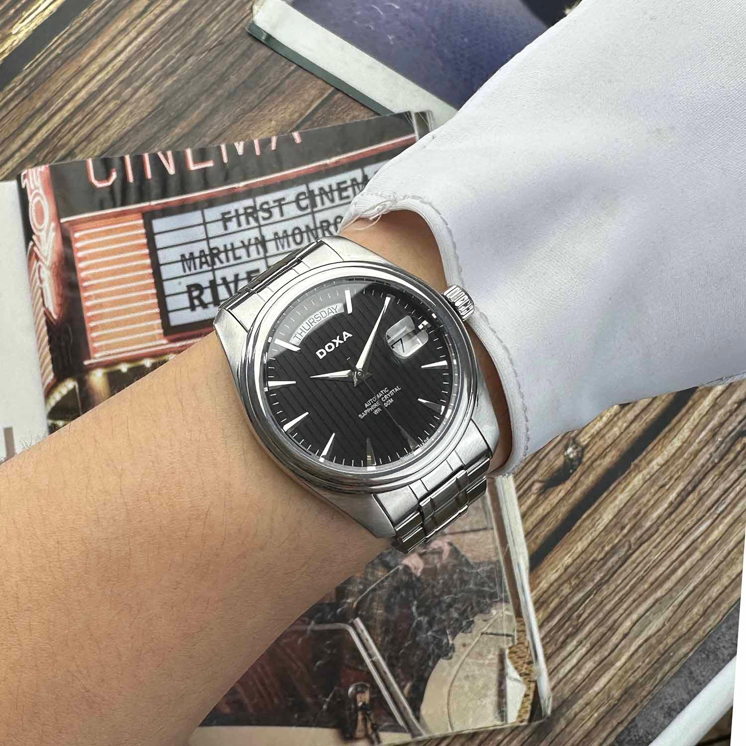 Doxa D122SBK Used (9).JPG