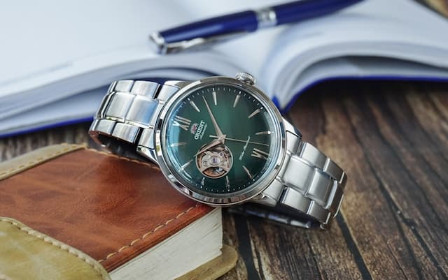 5 đồng hồ Orient xanh ngọc đẹp nhất cho anh em mệnh mộc